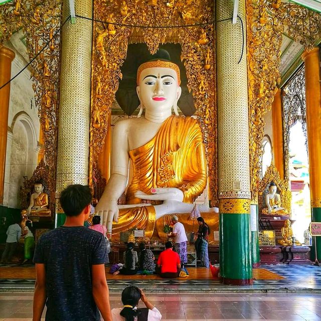 ชเวดากอง วัดที่สวยทั้งกลางวัน กลางคืน