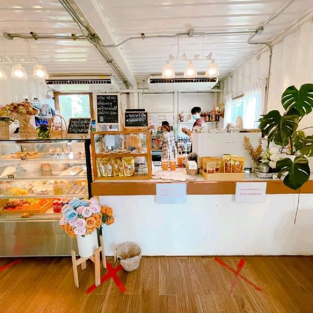 Nana Cafe & Restaurant