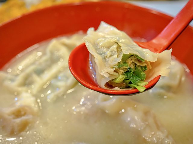 湯餃煎餃金沙餃，食返十隻一定飽