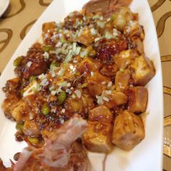 ZI YAT HEEN User Photo