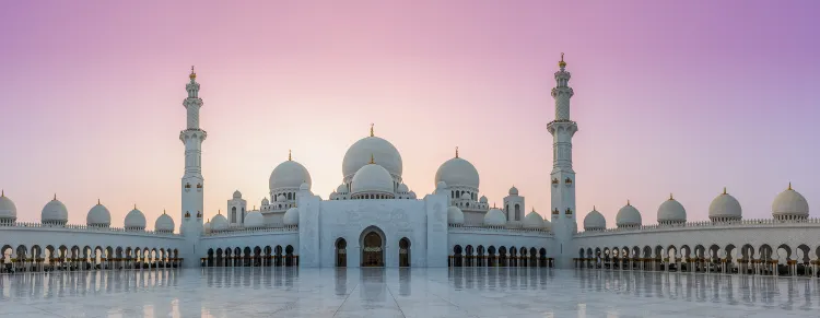 鄰近Zayed II Military College的酒店