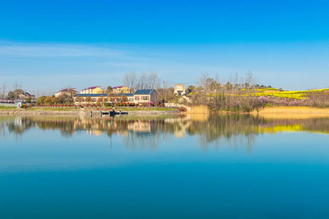 Hotels near Dongpo Lake Park