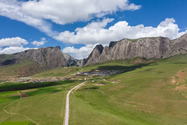 Номер с видом на горы Отели в г. Сяхэ