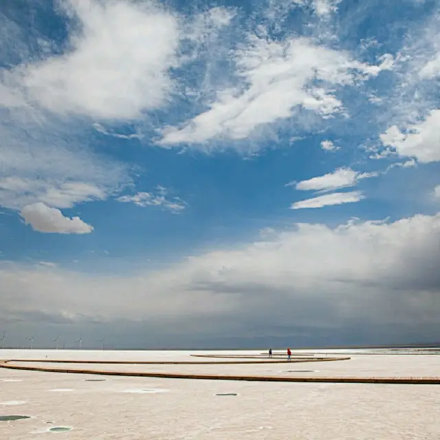 Qinghai's Chaka Salt Lake Is outstanding