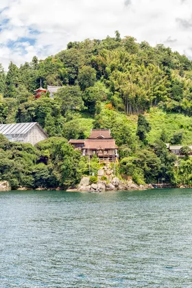 Отели с услугой ванной в г. Хиконе