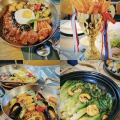 KNIFE AND FORK MEET CHOPSTICKS 여행 사진
