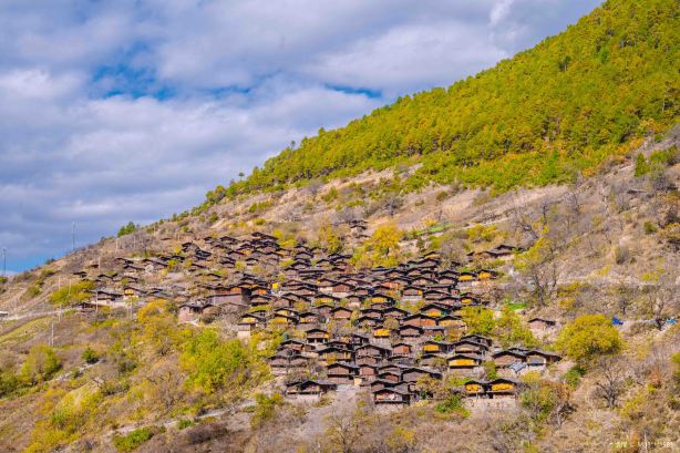 Tongle Lisu Ethnic Mountain Village