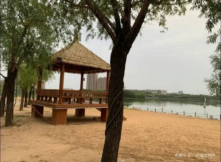Hotels near Pingyuanhu Park