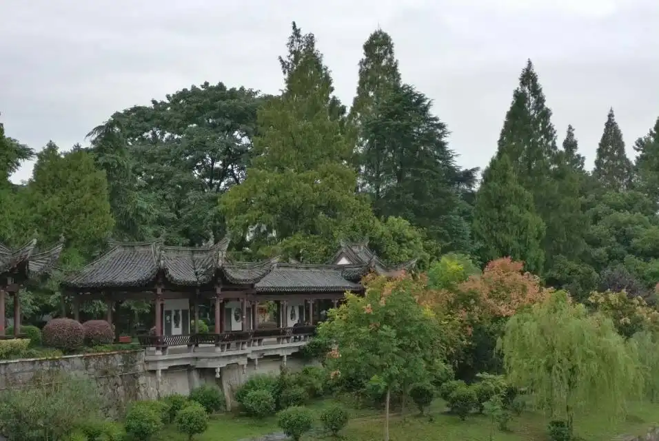 Hotels near Emblem Park