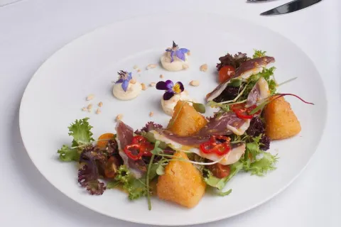 Qespi Restaurant & Bar
