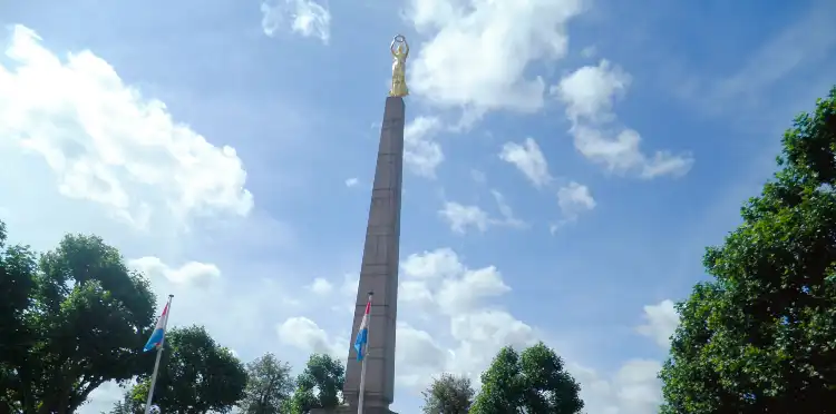 Hotels near Monument of Remembrance