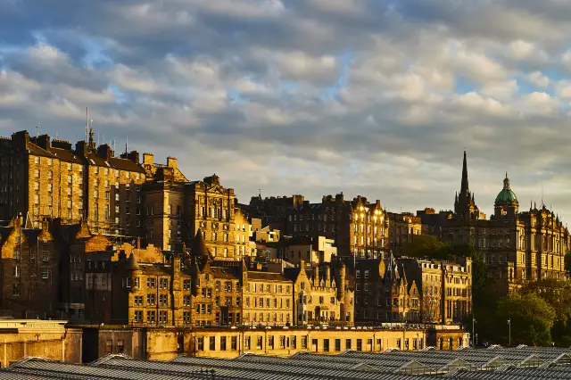 Sunset Sightseeing in Edinburgh