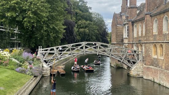 Cambridge is a picturesque cit