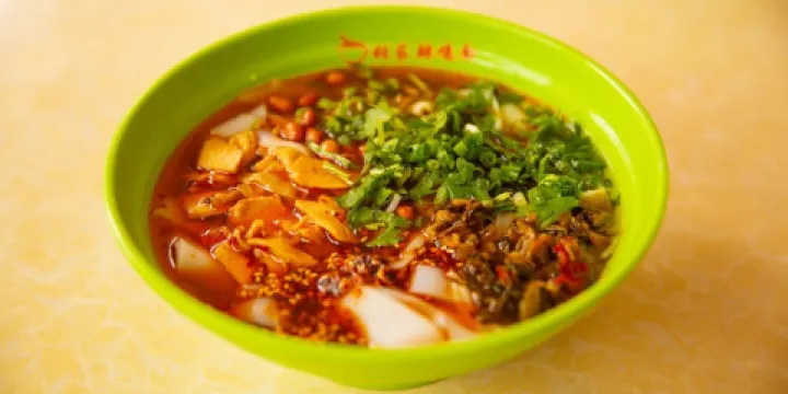 老字型大小張家辣雞麵館