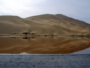 中国アラシャン砂漠世界地質博物館