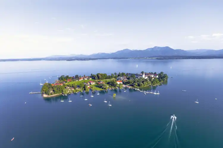 Hotels near Magnetic Lake Scenic Area