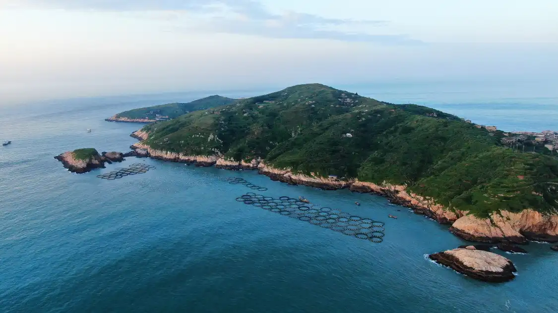 Hotels near Liuheng Island