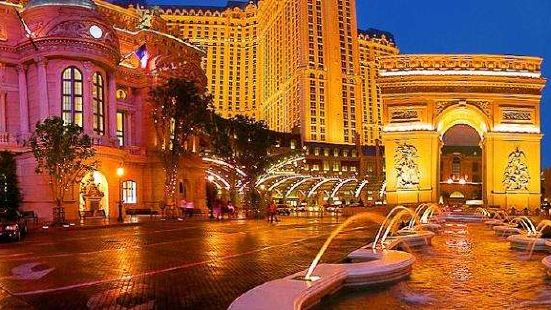 The Eiffel Tower Viewing Deck Paris Las Vegas NV, USA 10-03-18 The tower is  an icon of the city of Las Vegas Stock Photo - Alamy