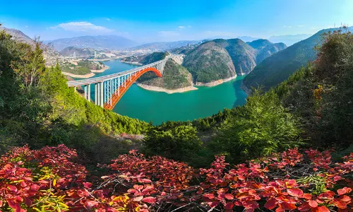 Fall Foliage Sightseeing in Wushan County