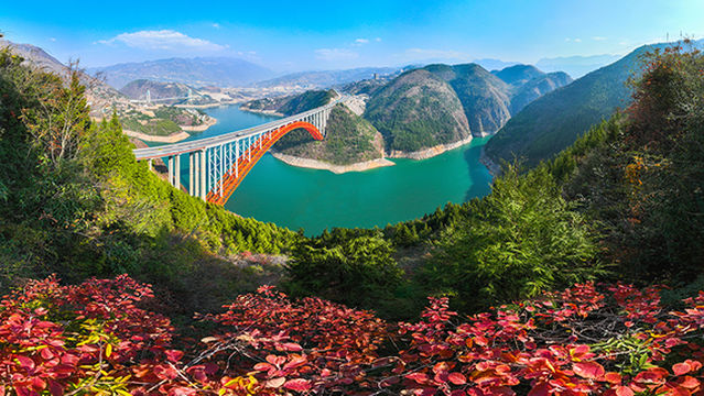 Fall Foliage Sightseeing in Wushan County