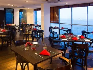 Salt Cafe & Restaurant