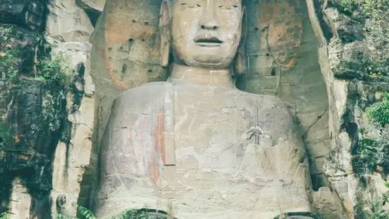 半月山大佛