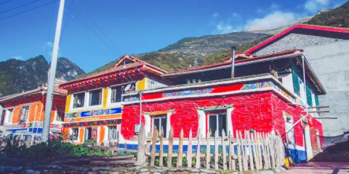 黑水縣七彩甲足特色藏家樓