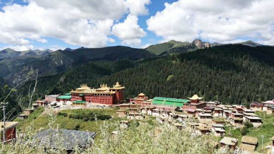 八邦寺，位於甘孜藏族自治州的德格縣，在八邦鄉政府附近。這裏的