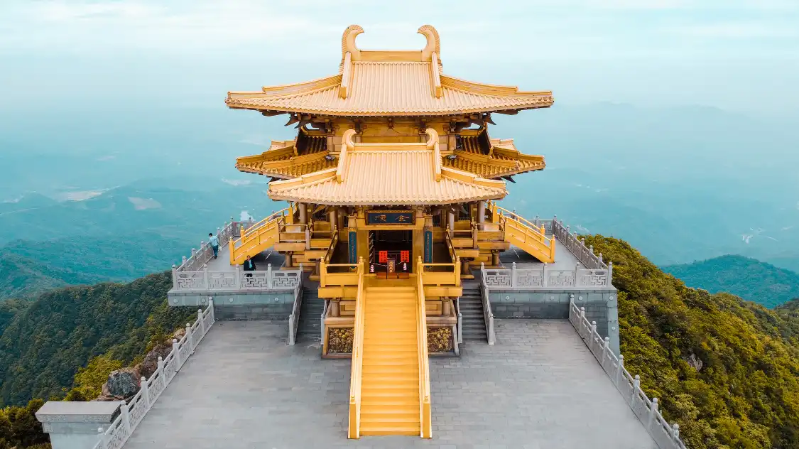 Hotels near Golden Peak Temple, Dahong Mountain