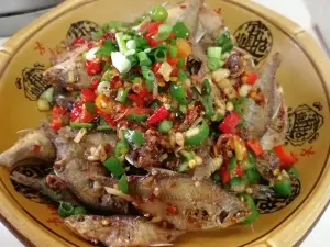 LIU SHUI SHAN ZHUANG SHUANG LONG DIAN