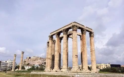 奥林匹亚宙斯神殿是一处很独特的建筑物，神殿本身也是蛮有特色的