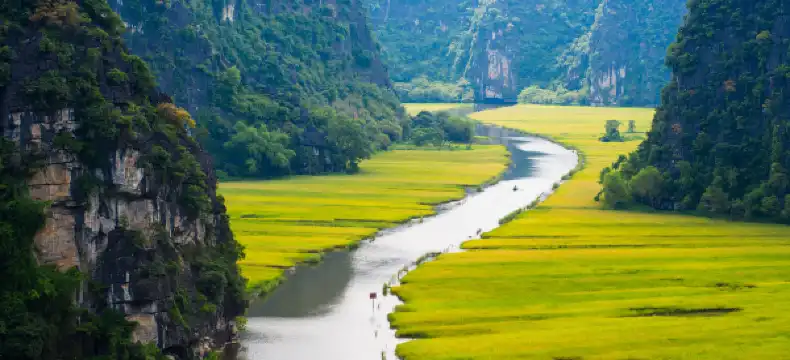 Hotels near Quảng trường Đinh Tiên Hoàng