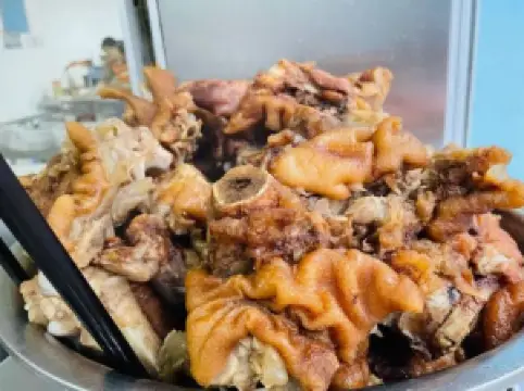 Qiu Wu Mei Pork Knuckle Noodles