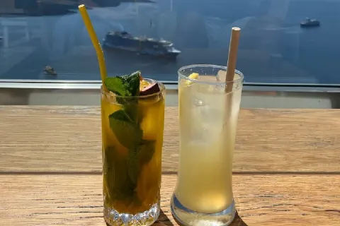 V Lounge Cafe & Cocktail Bar