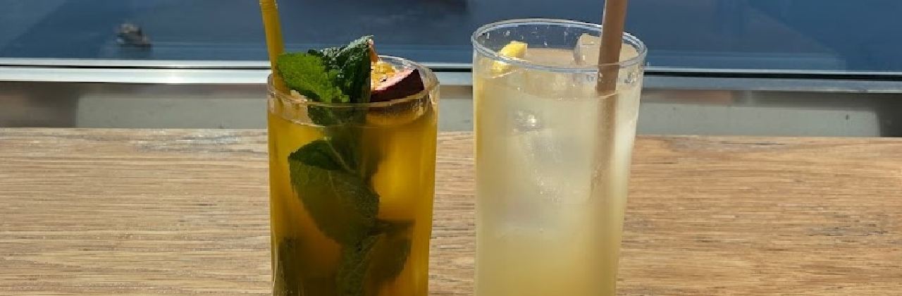 V Lounge Cafe & Cocktail Bar