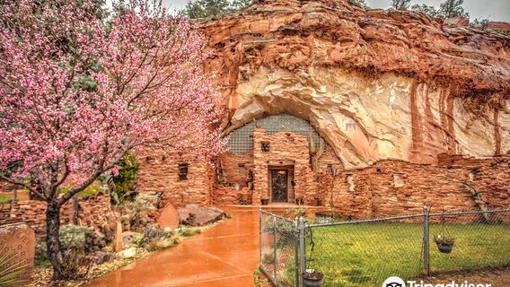 Moqui Cave