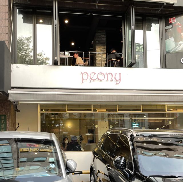 홍대 딸기케이크 맛집 '피오니'