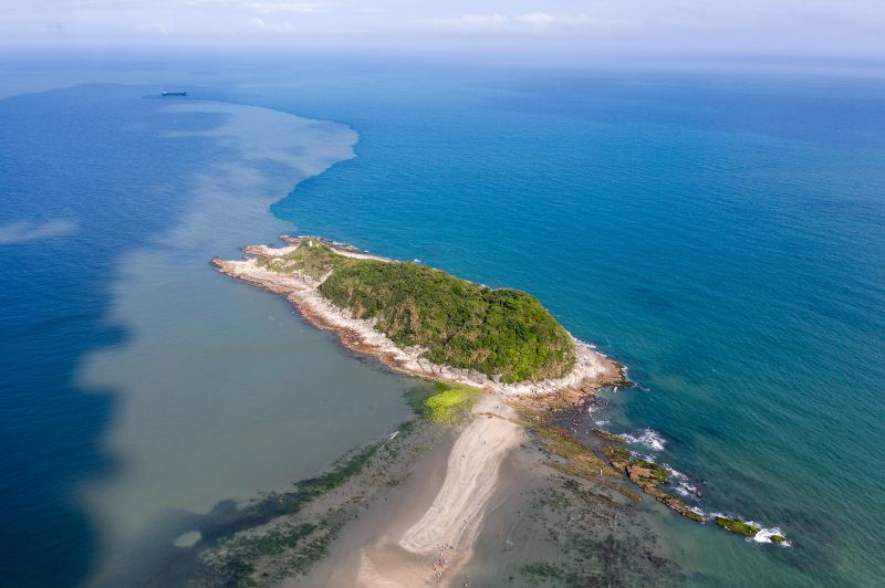 鹽洲島