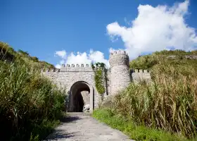 กําแพงหินคู่