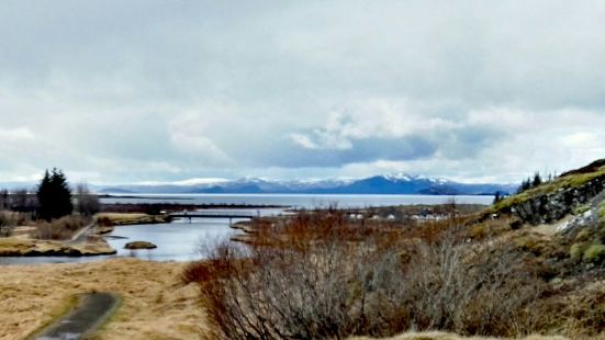 这里是冰岛旅游黄金圈的第一站，冰岛游必须打卡地。表面上看不出