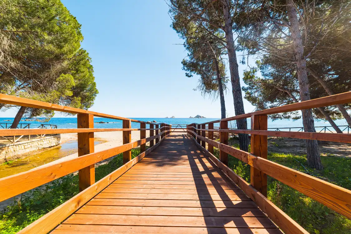 Hotels near West Wooden Trestle of Binhai Road