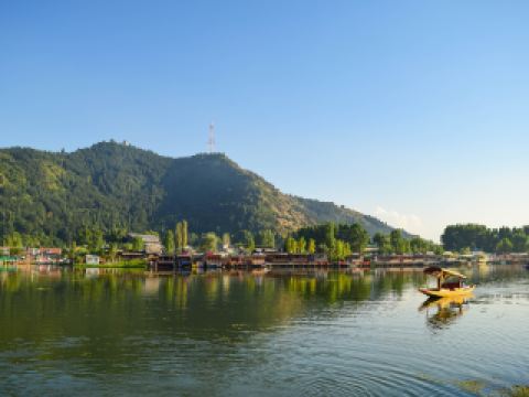 德里到斯利那加飛行時間