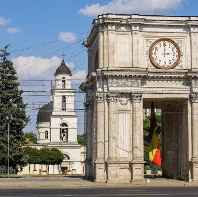 Отели рядом с достопримечательностью «Muzeul Național de Literatură „Mihail Kogălniceanu"»