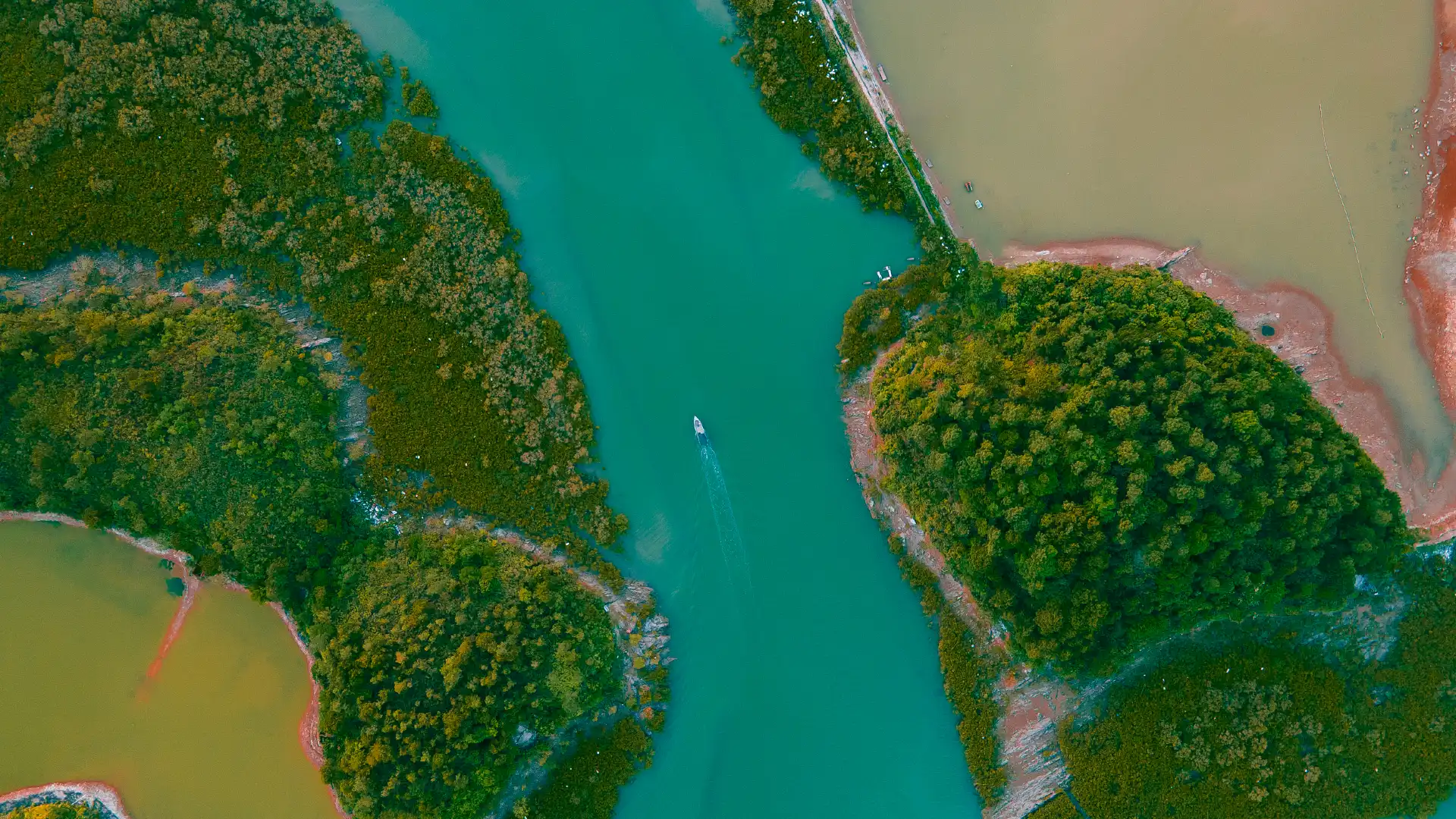 Hotels near Seventy-two Waterways