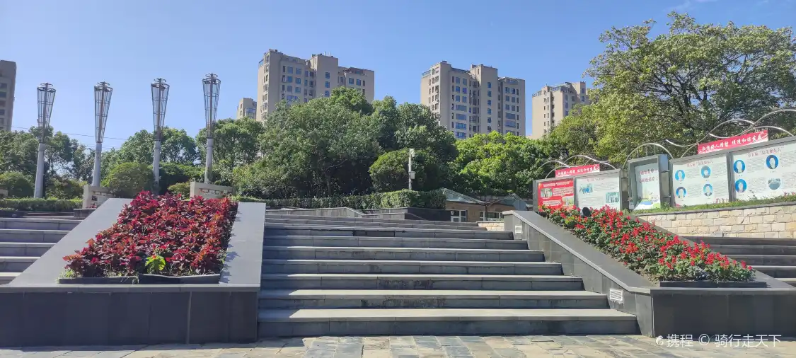 Hotels near Qianshuiwan Water Park