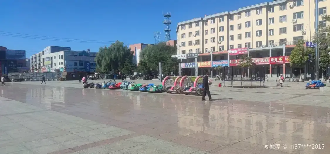 Hotels near Baiquanzhan Square