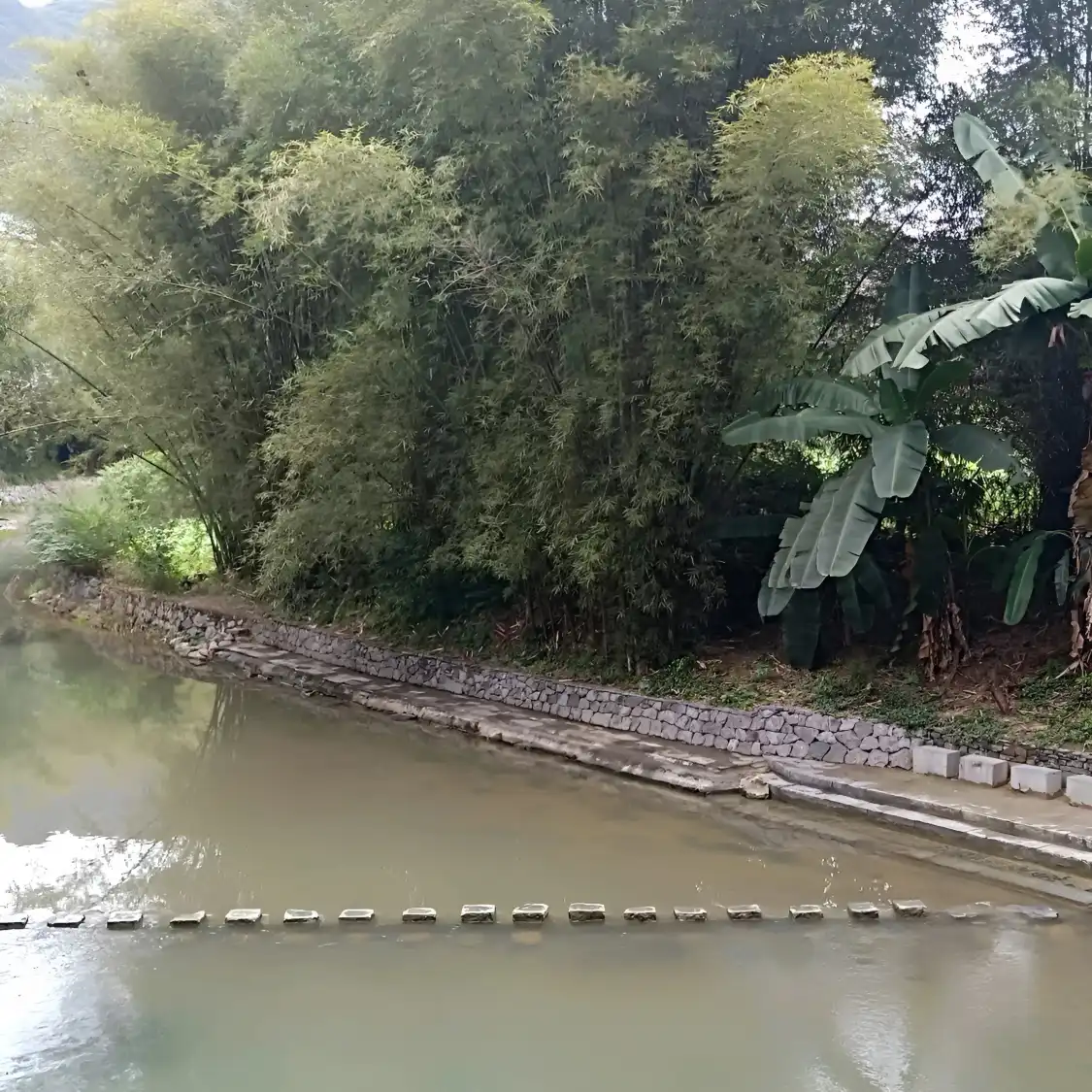 Hotels near Stone Jump Bridge
