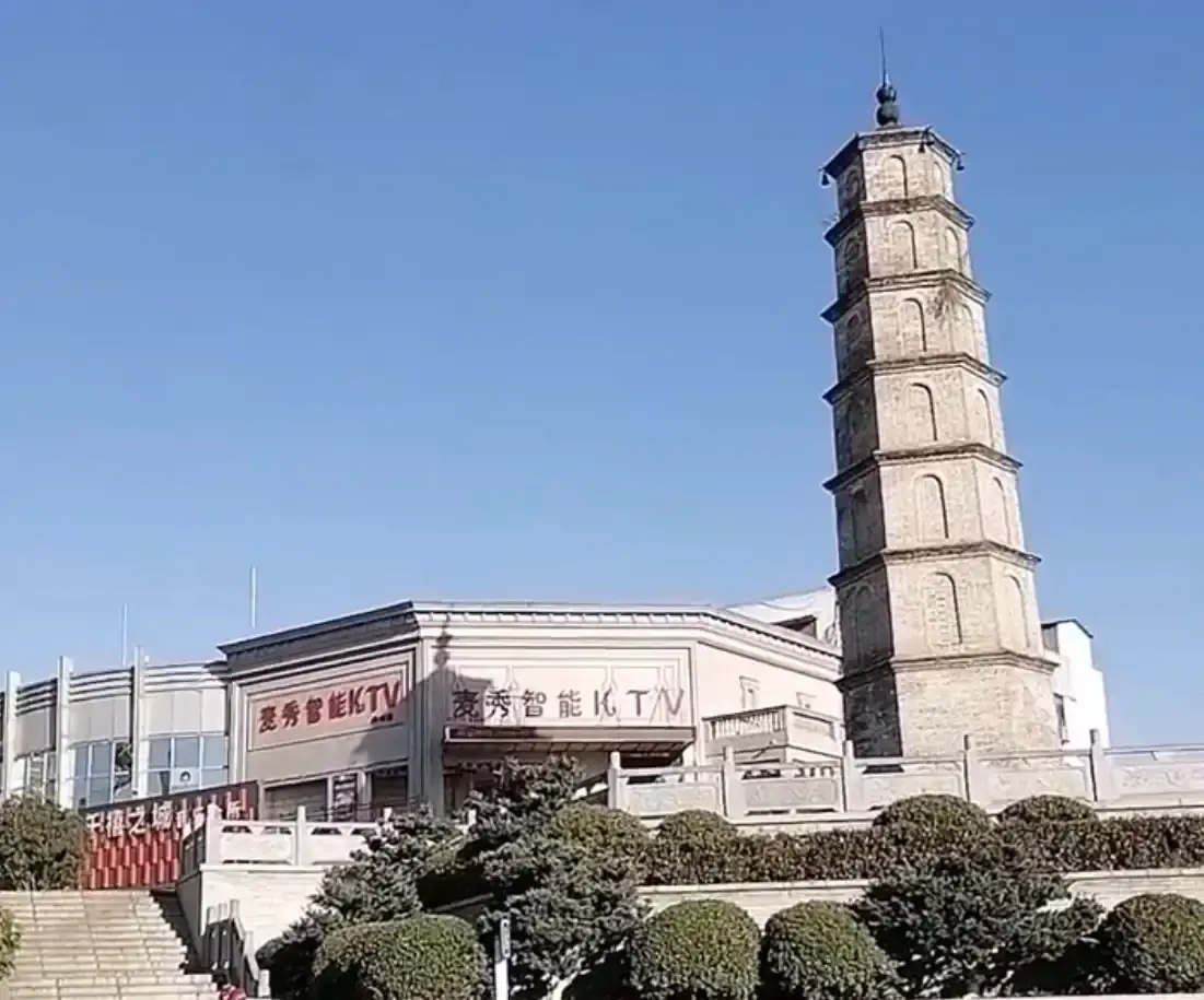 Hotels near Longtou Pagoda