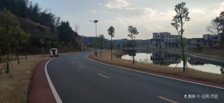 Hotels near Longshan Lake
