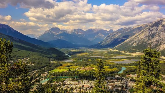 Hiking in Banff